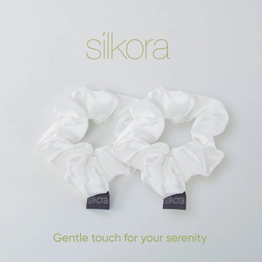 Silkora Premium Silk Scrunchies - 100% Moerbei Zijden Scrunchies - Set van 2 - Groot - Antibacterieel, Hypoallergeen, Haarvriendelijk - Off-White